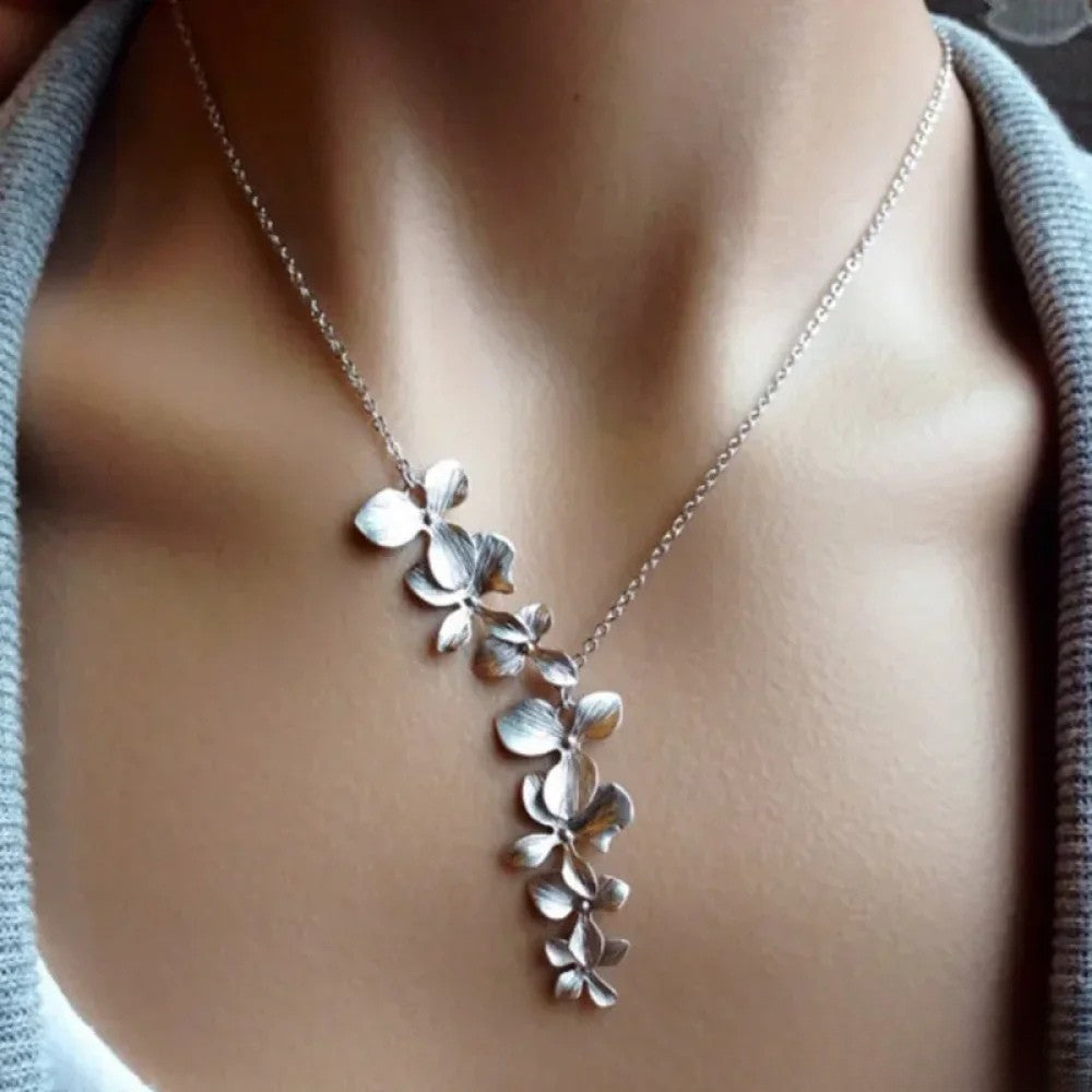 Antikt silver blommigt halsband