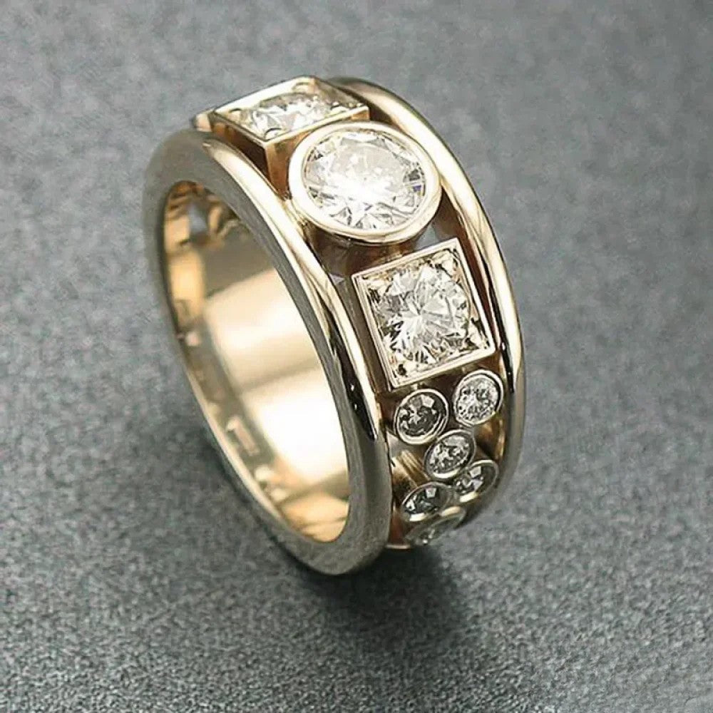 Ring i antik stil