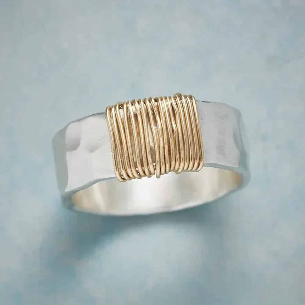 Bague vintage en argent avec fils dorés