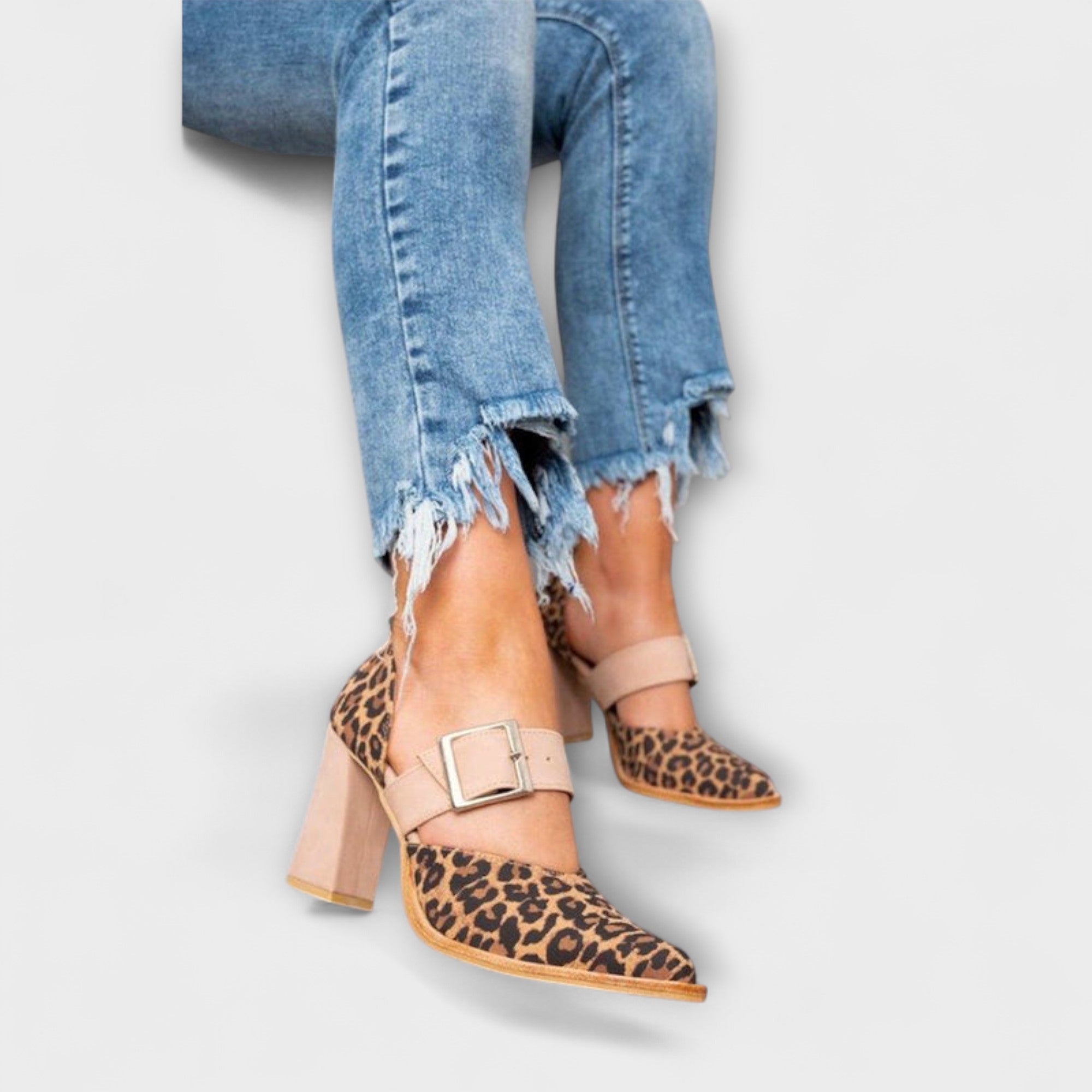 Avano - Sandaler med leopardmönstrad klack